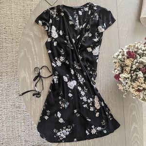 brandy melville • robbie dress in floral print